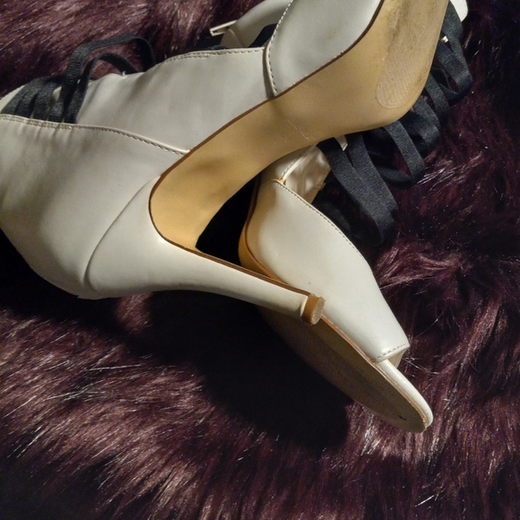 Nine West Cream/Ivory Heels - Picture 4 of 4